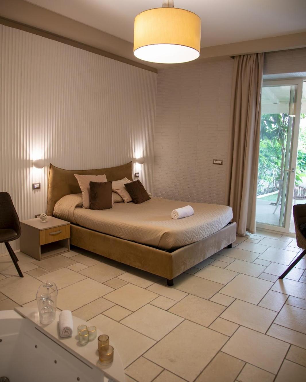 Lux Suite Taranto Exterior photo
